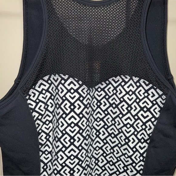 Lucy Activewear Stretchy Black Abstract Sleeveless Top Size Small - Picture 3 of 7